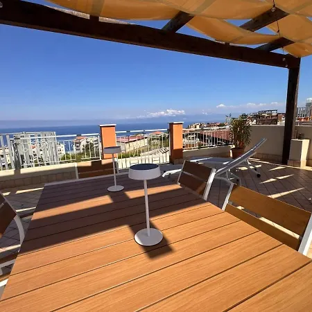 18p Casa Henricson Penthouse Sea View *